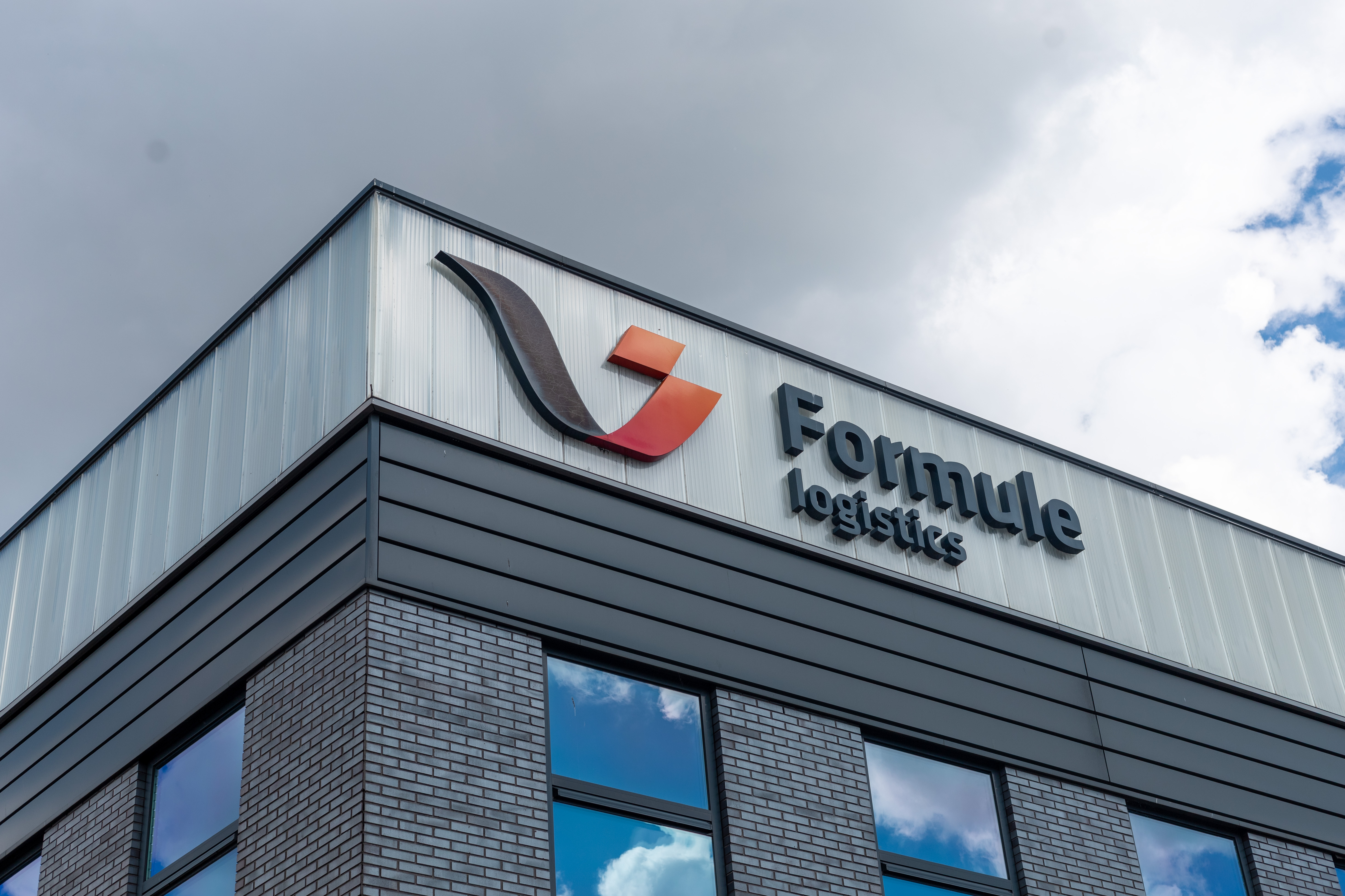 Exterior of Formule Logistics warehouse in the Netherlands, powered by Astro Go WMS for efficient warehouse management.
